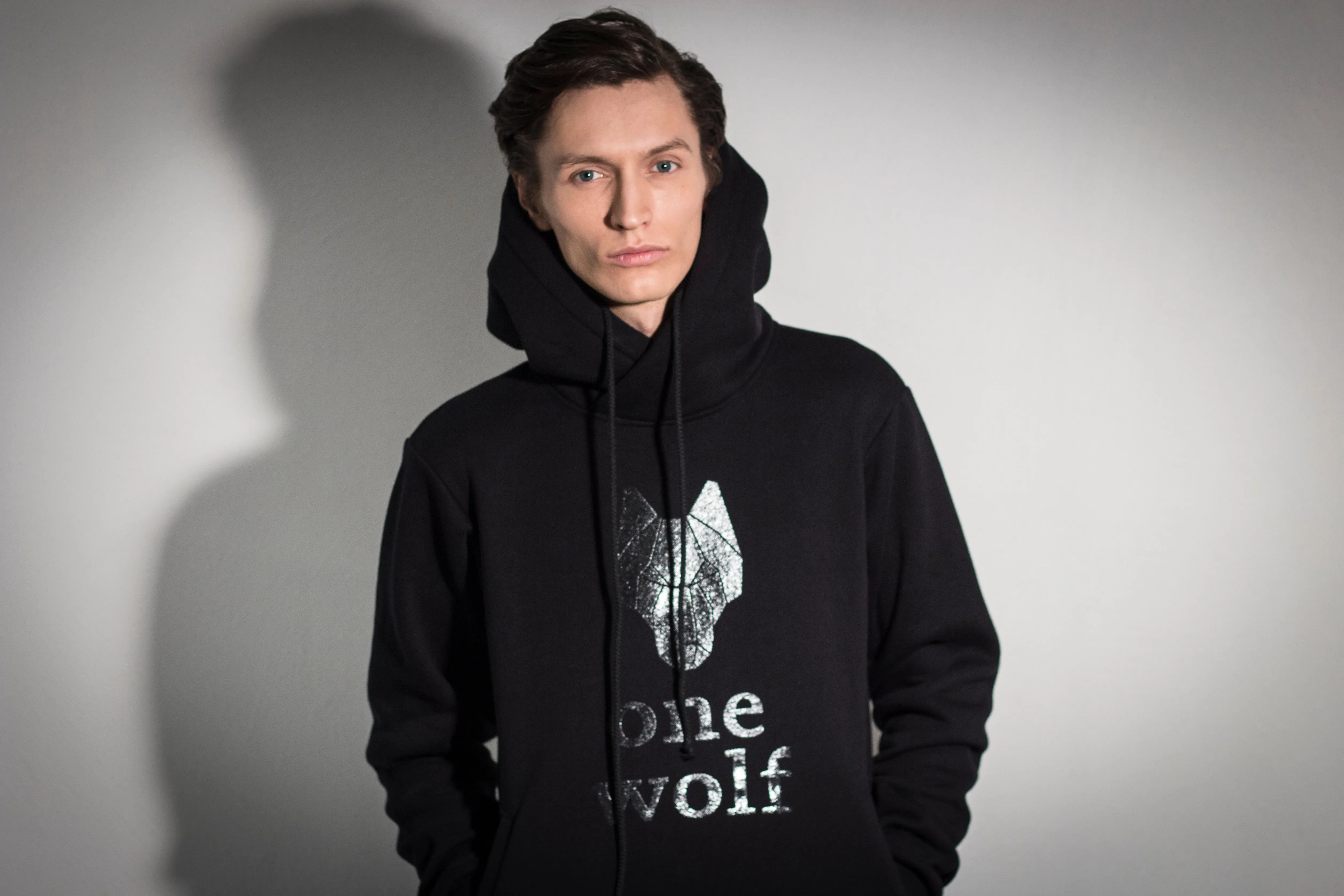 ONE WOLF LOGO hoodie black/black glossy logo